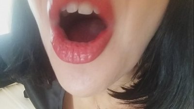 હની, તારી સાવકી મમ્મી તને આજે શાળાએ જવા નહીં દે... મને તારી ખૂબ જરૂર છે...